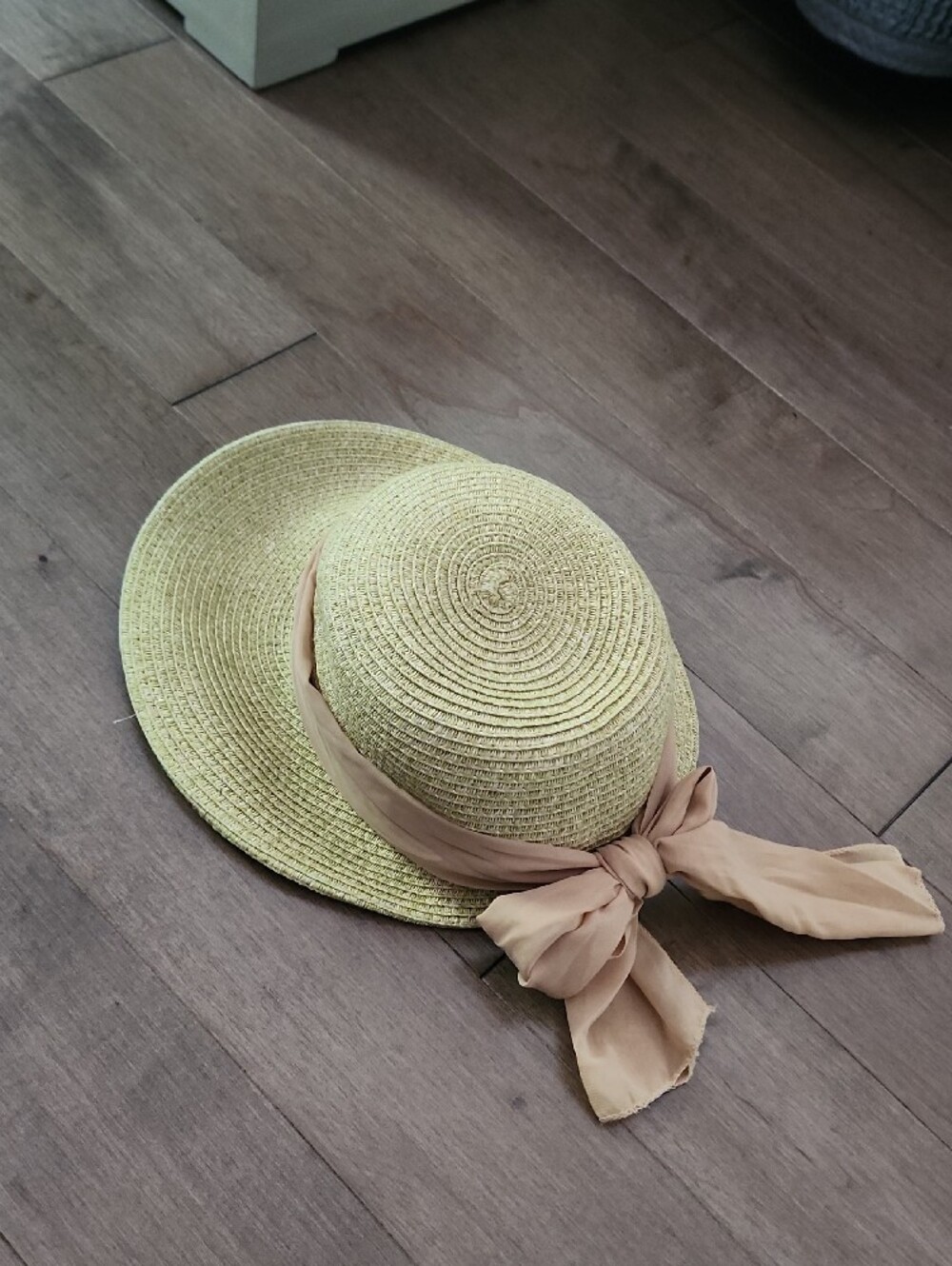 Women’s Wide Brim Straw Sun Hat in Beige with Ribbon